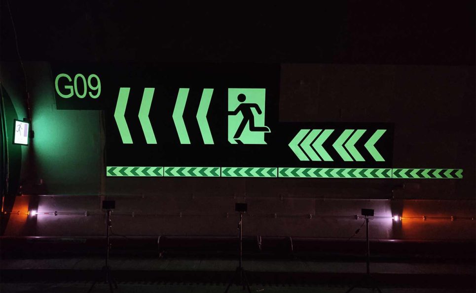 Señalización de seguridad fotoluminiscente para túneles carreteros y ferroviarios